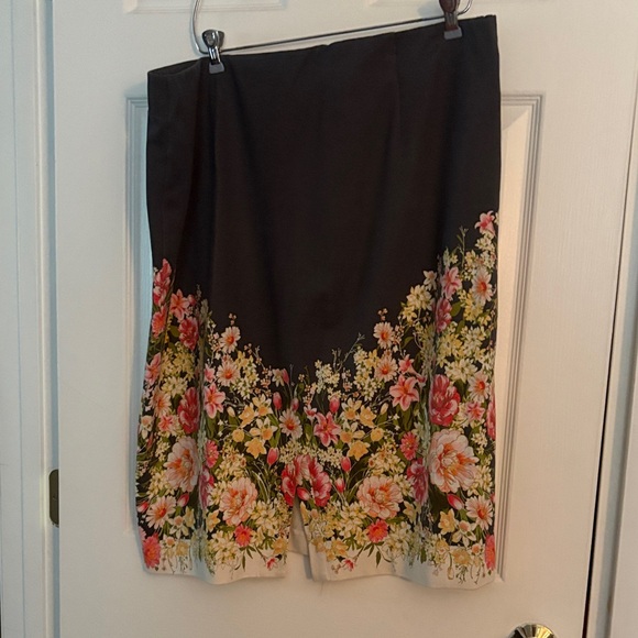 J. Jill Dresses & Skirts - J. Jill Charcoal Gray Floral Pencil Skirt